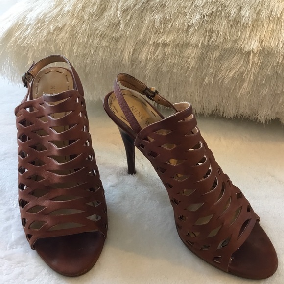 NINE WEST BROWN HEELS - Picture 3 of 4